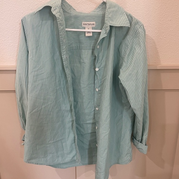 Ann Taylor Green Pin-Striped Shirt Size Medium - Picture 1 of 6